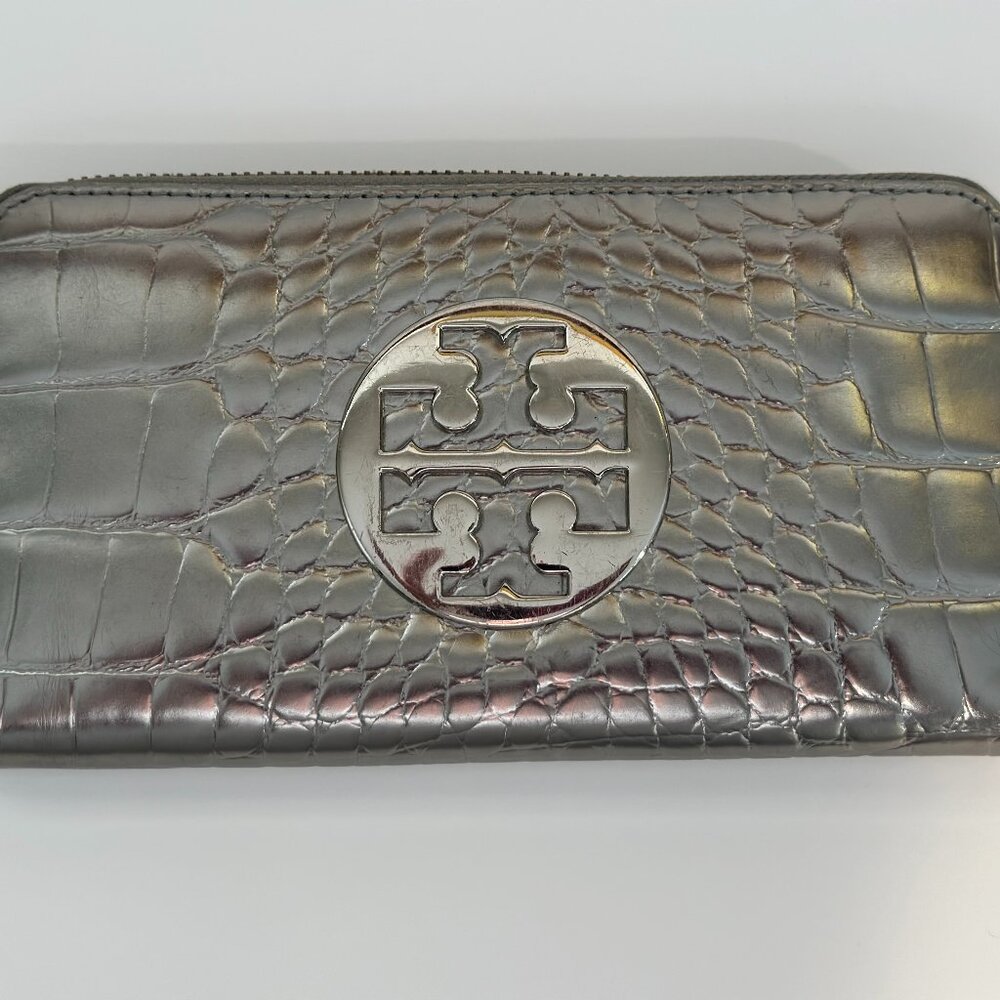 TORY BURCH SILVER WALLET